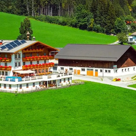 Apartmán In With A Shared Outdoor Pool *